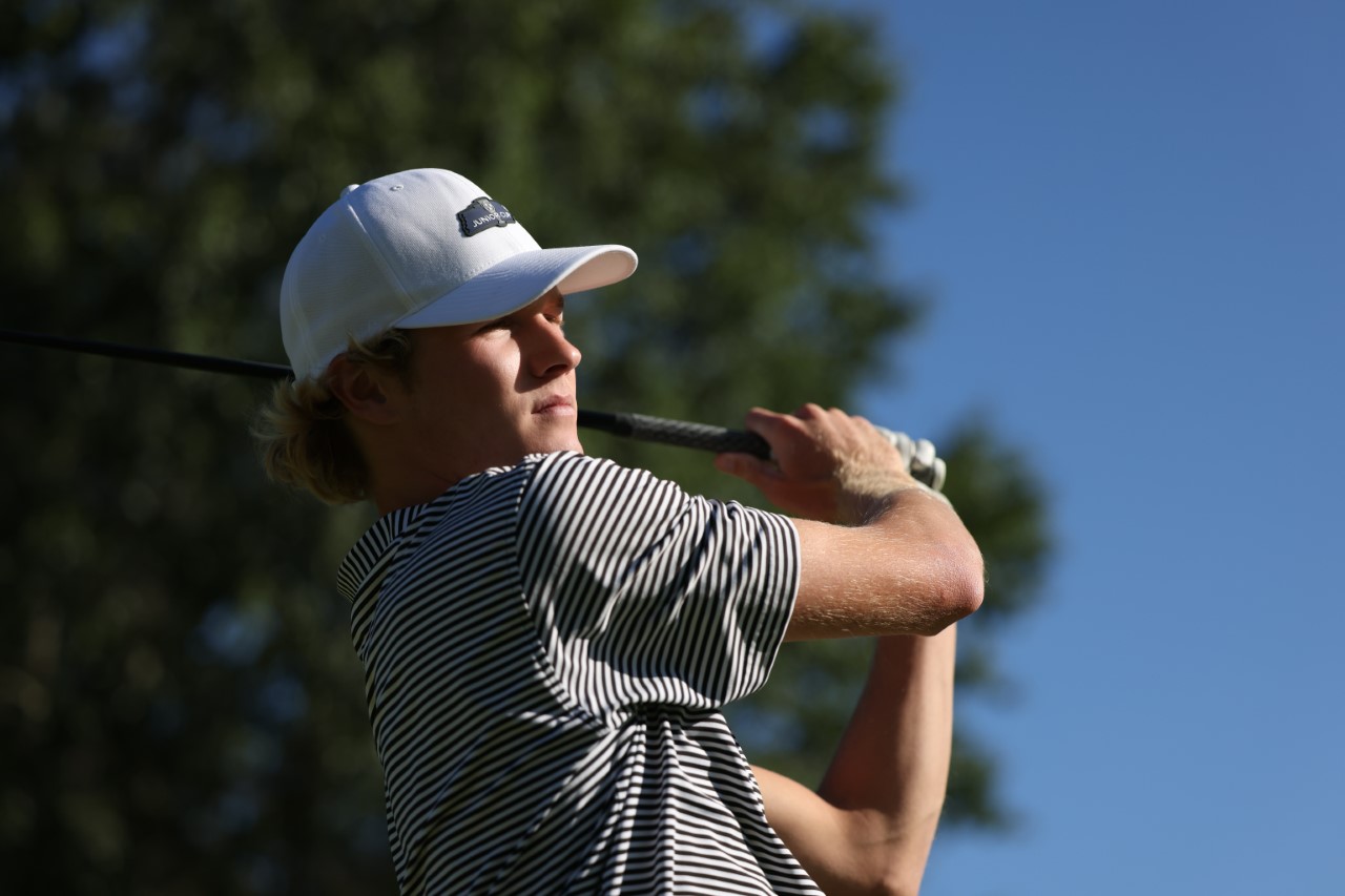 Nolan playin golff