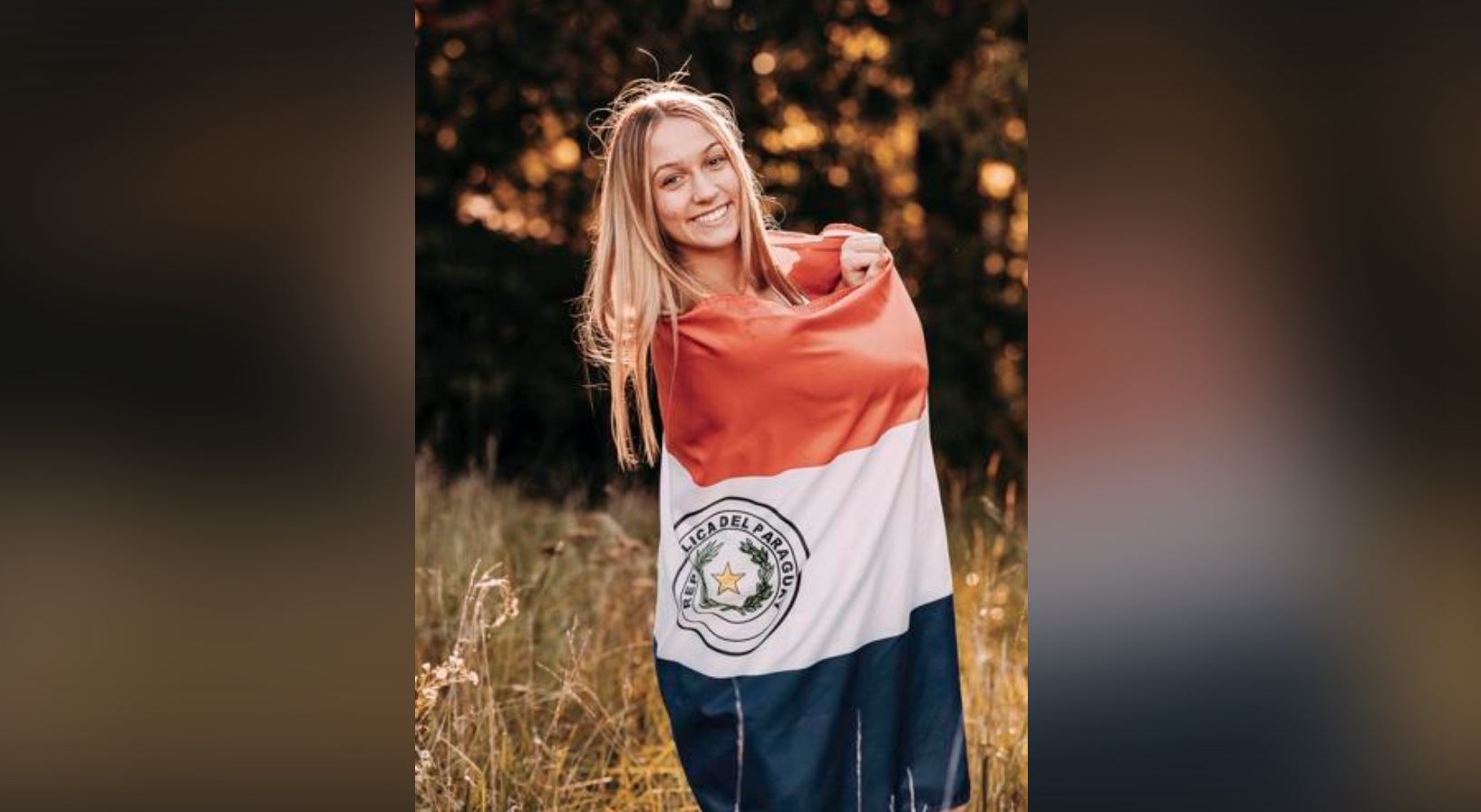 Girl with Paraguay's flasg